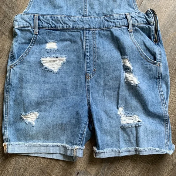Gap Denim Overall Shorts - Picture 2 of 9